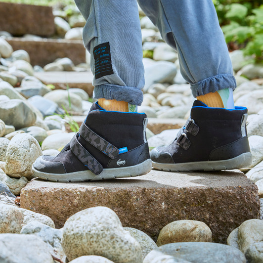 Child wearing the Skye Adapt Waterproof Black Child wearing the Skye Adapt Waterproof Black