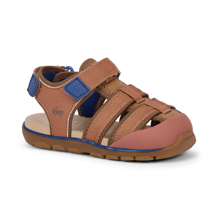 Side Angle View of the Wilder II Khaki Brown