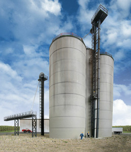 933-2975 - Walthers Cornerstone HO Corn Storage Silos & Elevators - North American Ethanol -- Kit