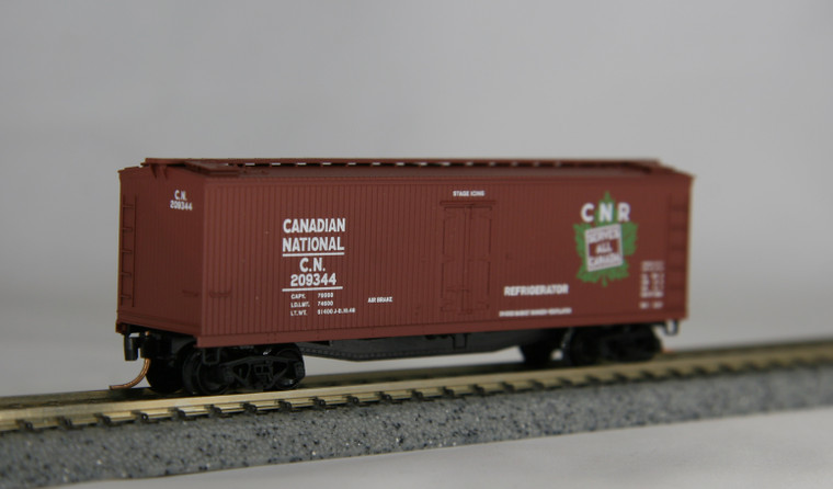 47200 Micro Trains N 40' Double-Sheathed Wood Reefer, Canadian National (Boxcar Red, White, Green), Road # 209344