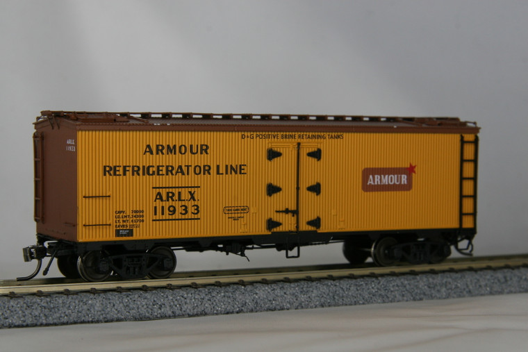 121051-3 - Rapido Trains HO GARX 37' Meat Reefer - Armour #11933