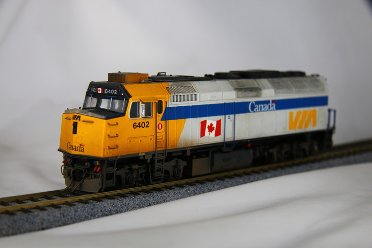 80512 - Rapido - HO F40PH-2D VIA Rail Canada Scheme #6402 "Weathered" - DCC/Sound