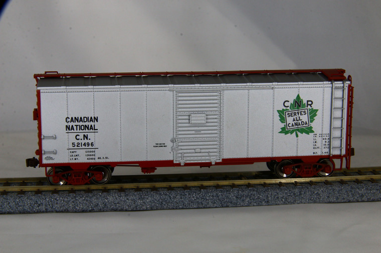 300011 - True Line Trains - HO CN 1944 40' Box Car (with Aluminum Sides & Doors, mdm Red Ends, sills, Ladders & Underframe, Straight Green Leaf Logo) #521496