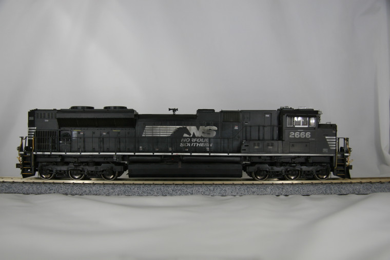 ATHG70672 - Athearn Genesis - HO G2 SD70M-2 with DCC & Sound, NS #2666