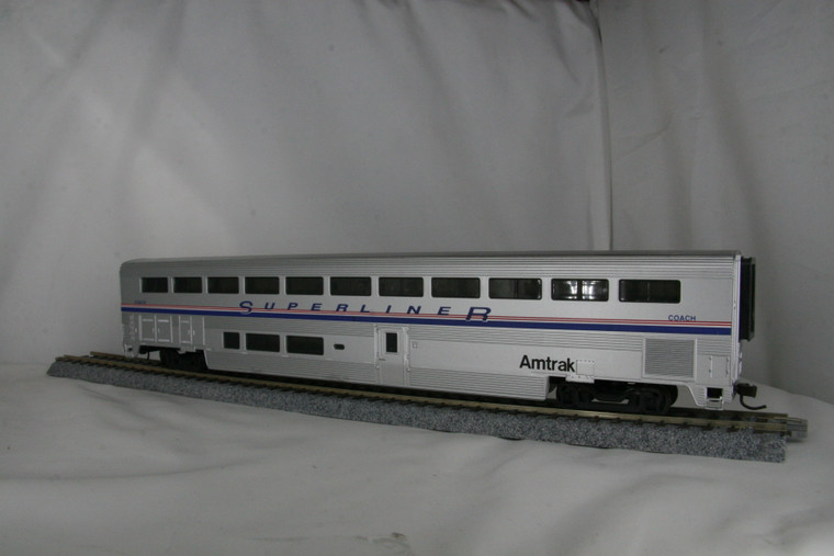 932-6101 - Walthers - HO Scale 85' Superliner II - Coach Amtrak #34102-34139