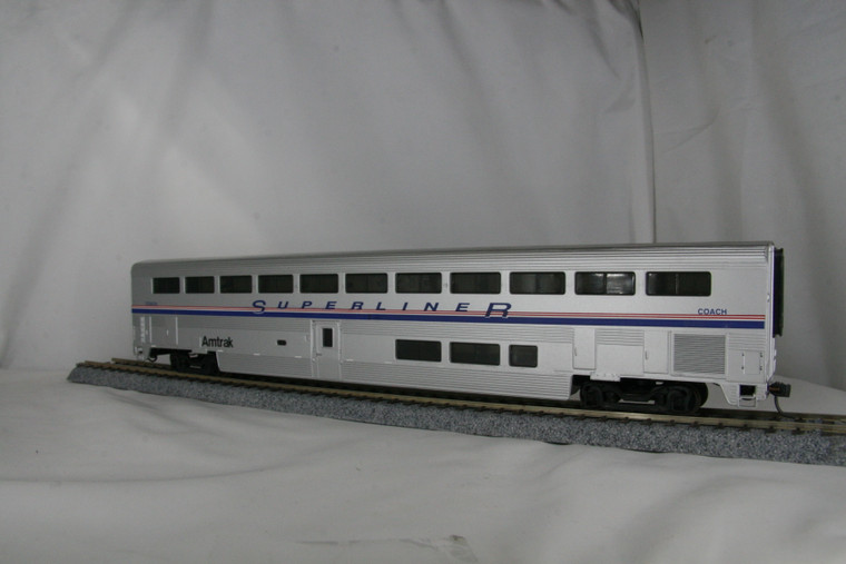 932-6101 - Walthers - HO Scale 85' Superliner II - Coach Amtrak #34102-34139