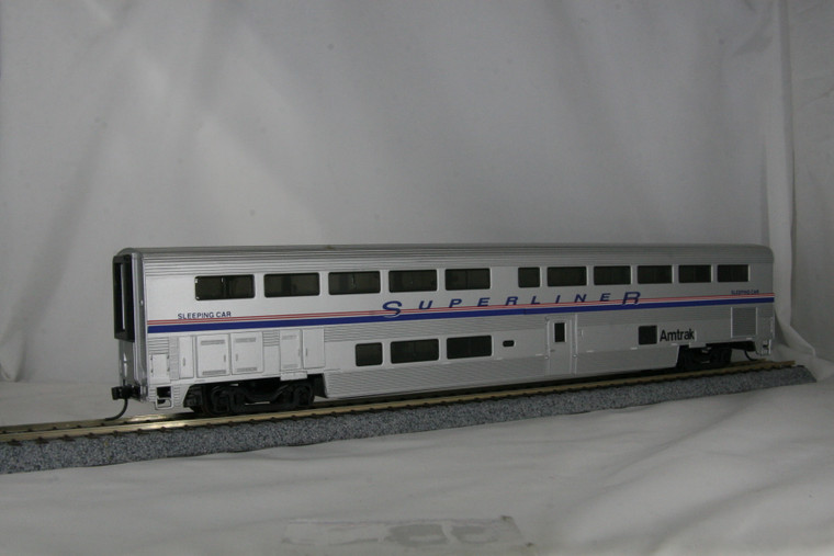 932-6111 - Walthers - HO Scale 85' Superliner II - Sleeping Car Amtrak #32070-32118
