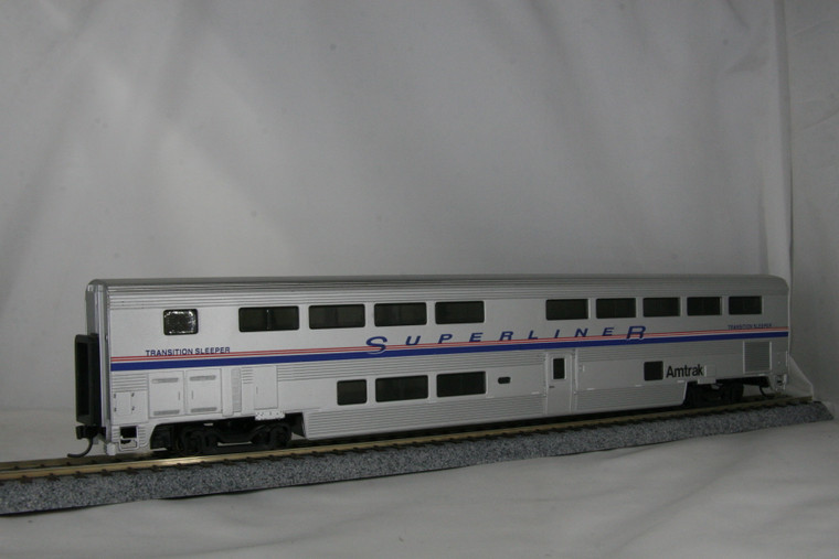 932-6141 - Walthers - HO Scale 85' Superliner II - Transition Sleepers Amtrak #39000-39046