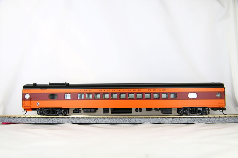920-9093 - Walthers - HO Scale 85' MILW Road 52-ST Coach (535 Series) Milwaukee Road #537