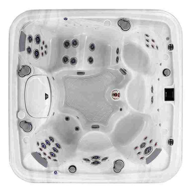 Marquis Crown Epic Hot Tub
