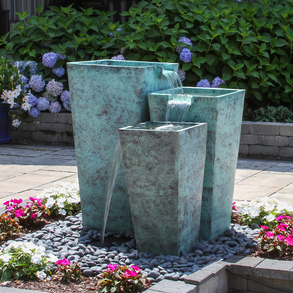 Fontaine 32個 Tapered Square Fountain Urn Triple Kit | Blue Thumb