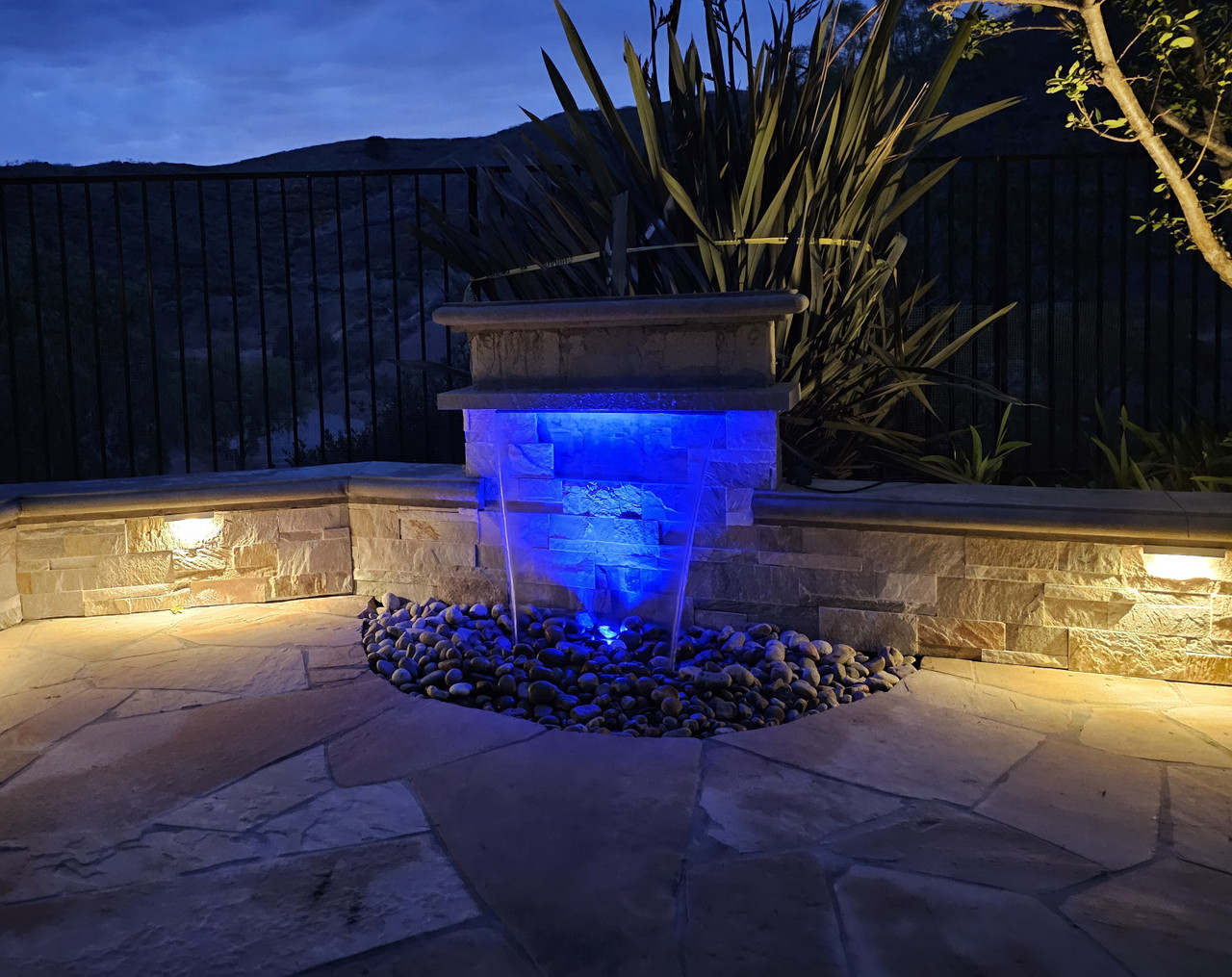 Formal Waterfalls Formal Falls® - Medium Kit with Light