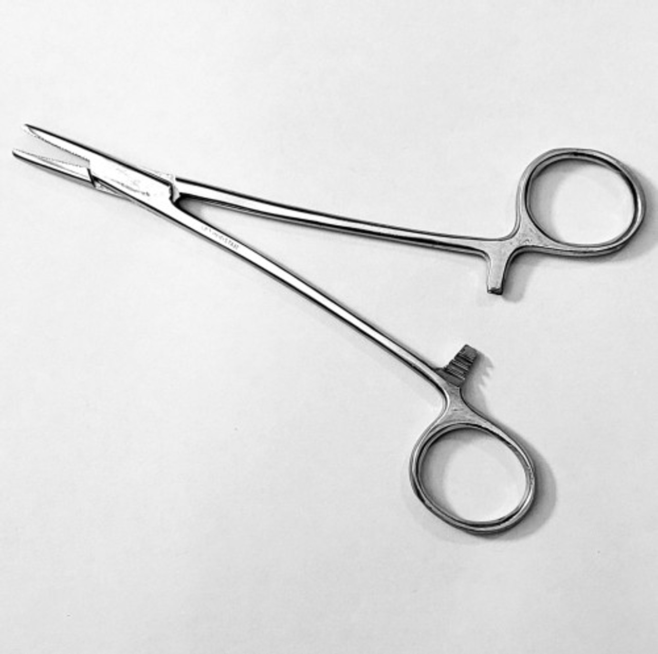 STAINLESS STEEL CURVED TIP 5-1/2 HEMOSTAT