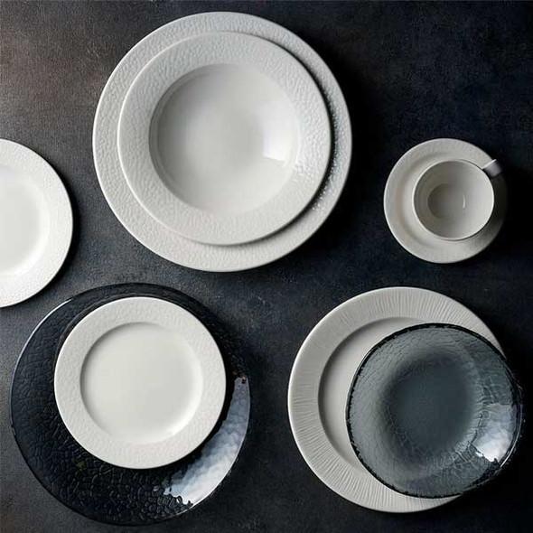 Churchill WHVINRSB1 Viana 17.5 oz. Rimmed Bowl, Ceramic, White - 12/Case