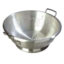 Carlisle 60277 Signature Select Dura-Ware 16 qt. Heavy Weight Colander, Aluminum