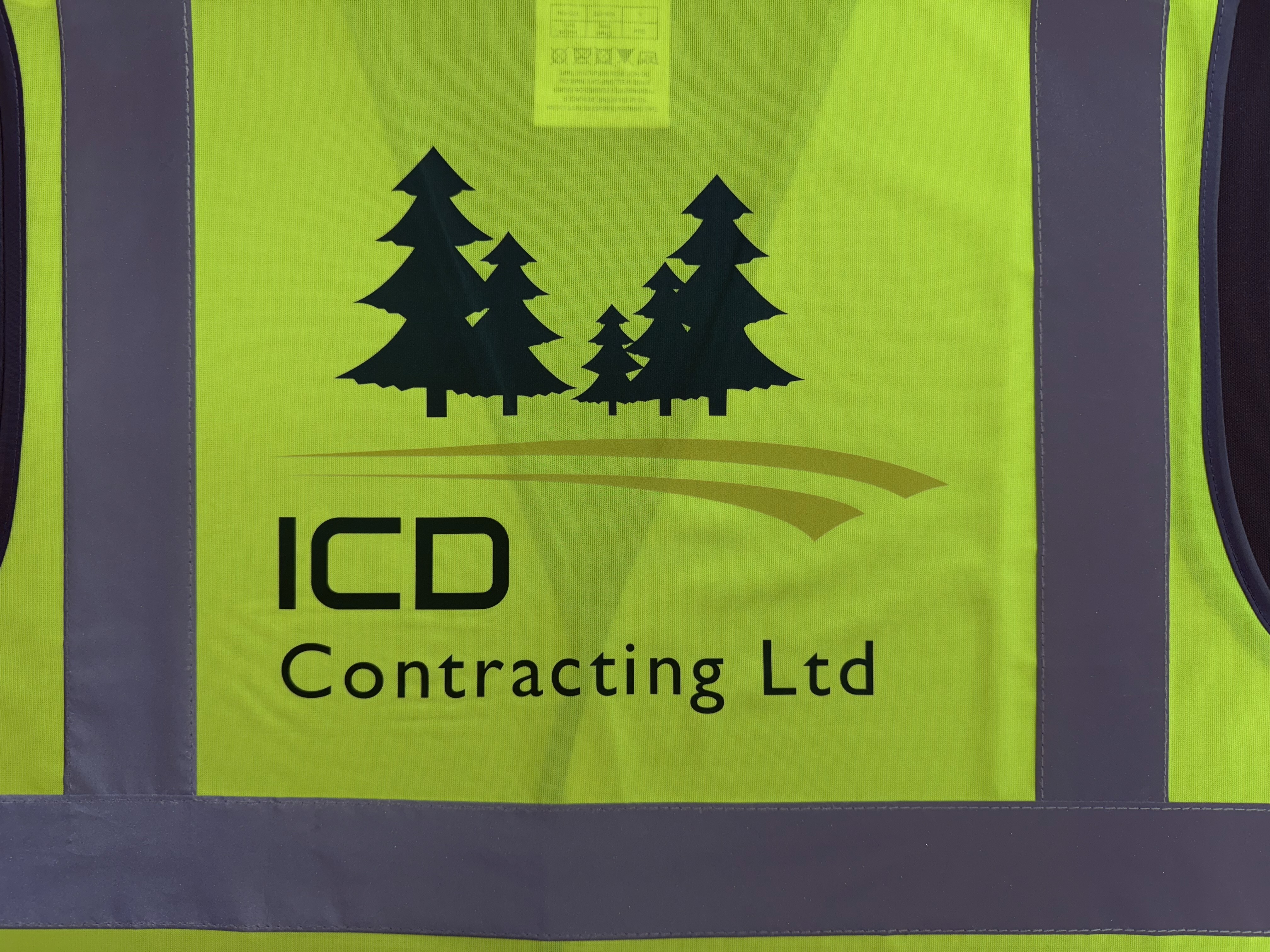 Hi visibility vest with dtf printed logo