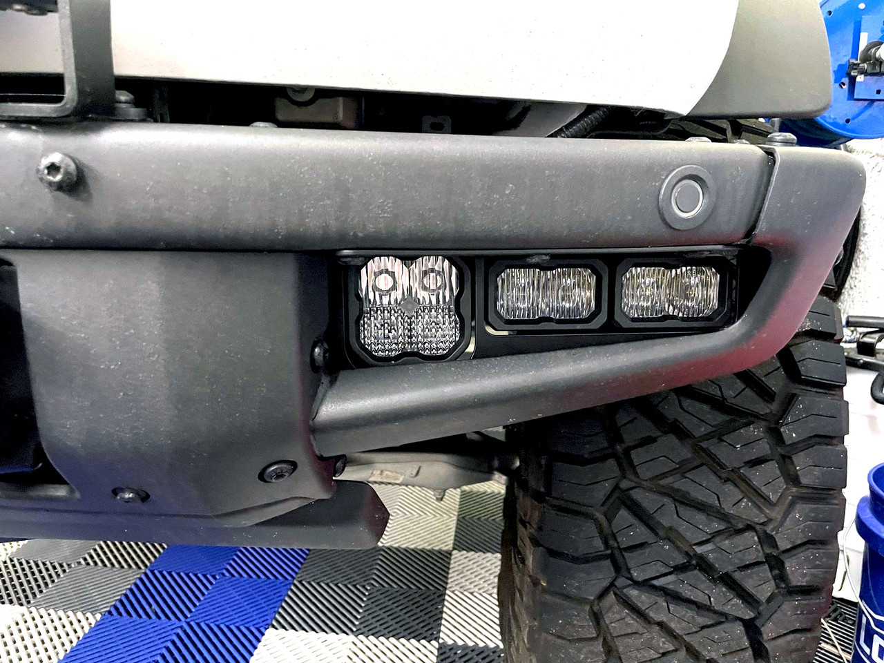 Diode Dynamics Triple Fog Light Kit w/KR Off-Road Bezel/Flush Brackets for  2021+ Ford Bronco (HD Modular Bumper)