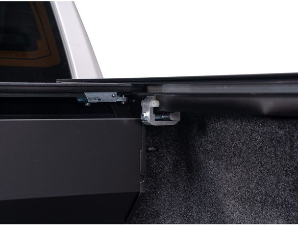 RetraxPRO MX for 2014-2018 Chevy & GMC 6.5' Bed, 1500 Legacy/Limited (2019) & 2500/3500 (15-19) ** Wide RETRAX Rail **