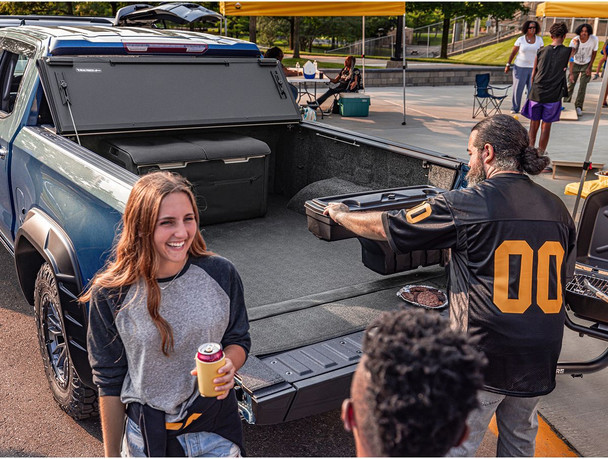 RealTruck BAKFlip MX4 Hard Folding Tonneau Cover (448338) RealTruck BAKFlip MX4 Hard Folding Tonneau Cover (448338)