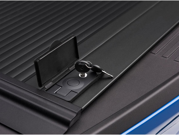 RealTruck RetraxONE MX Manual Retractable Tonneau Cover (60863)