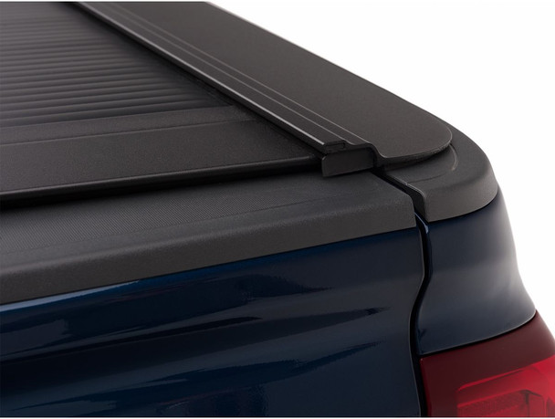 RealTruck RetraxONE MX Manual Retractable Tonneau Cover (60870)