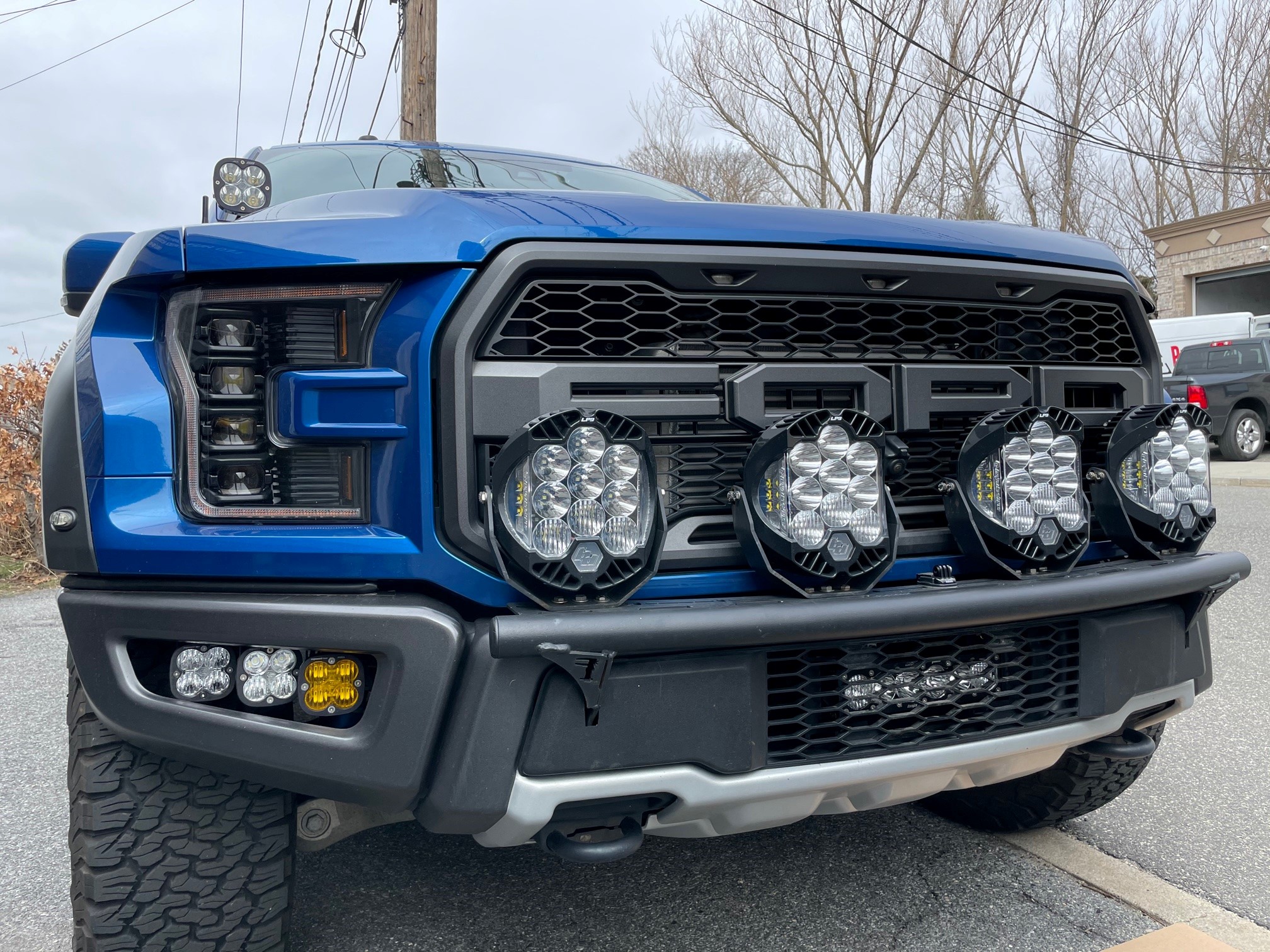 20 Inch 120W LED Light Bar With Honeycomb Grille For 2015-2017 Ford F150 Raptor Style Grille
