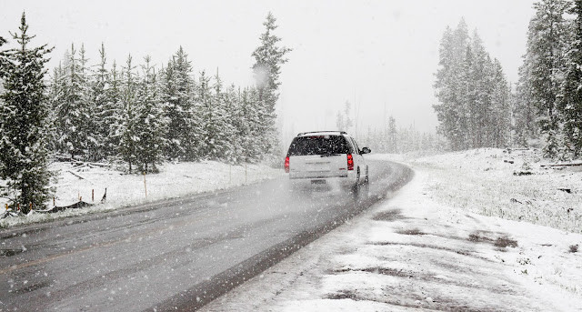 12 Things to Include in Your Vehicle's Winter Survival Kit