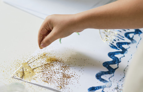 3a6j9jkqjl4gl0sk2pjo0c8o73-12645_Bertie__Glitter_Powder_Craft_Material_Blue_300g_Lifestyle_1.jpg