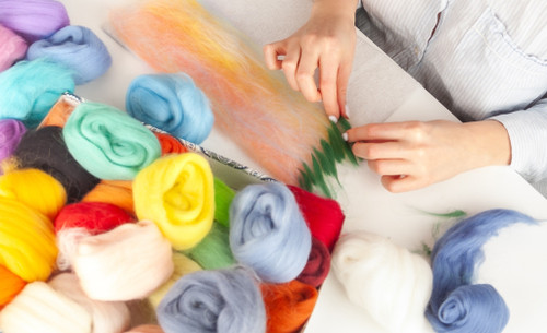 4pi2dits9h41v5bp1q10djr26f-13658_Kraftkolour_Crafting_Combed_Wool_Lifestyle.jpg