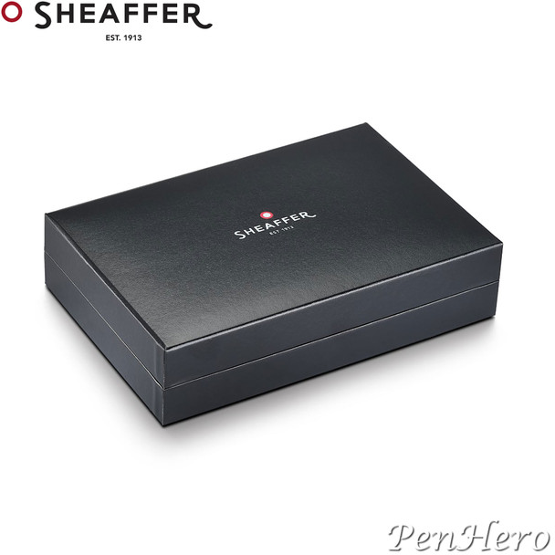 Sheaffer Legacy Chevron Black Fountain Pen Medium with FREE Leather Pouch