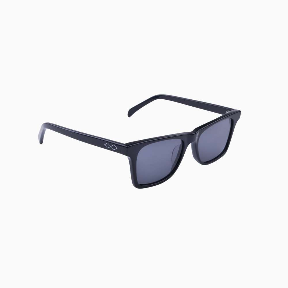 Side view | Wayfarer sunglasses with black lenses and black frames | Acetate | Harper | Kids | Karen Wazen Eyewear
