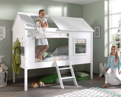 Treehouse bed white styled with models