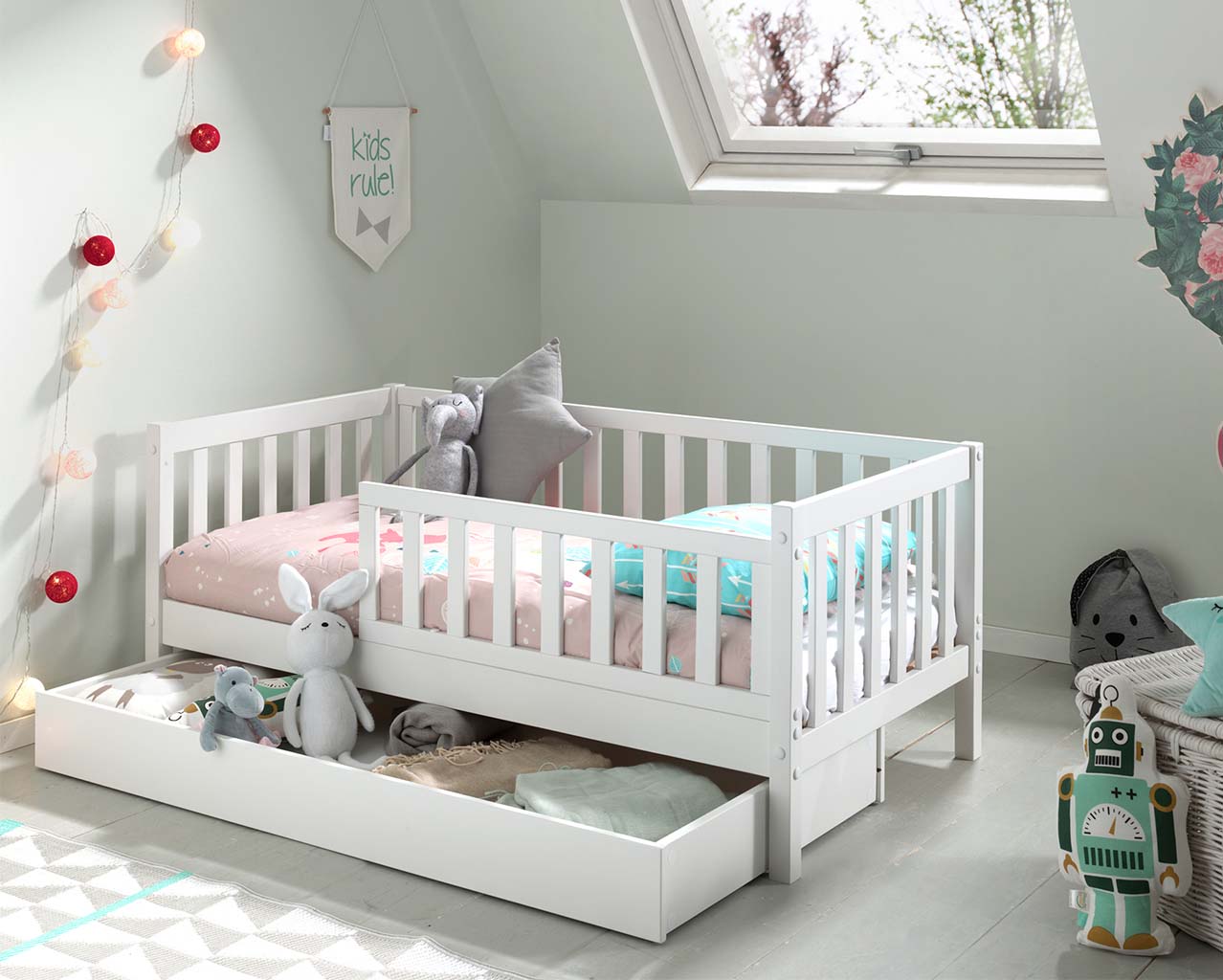 Lark toddler bed in white