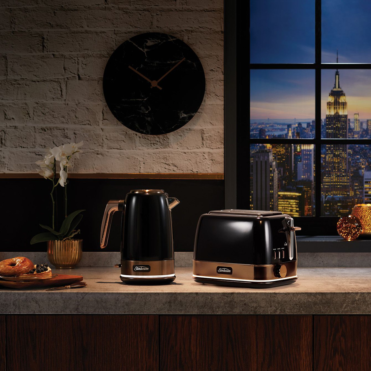 極美品！42%OFF！現品限り！！ QS　BREAK　BLACK 8ft New York Collection 4 Slice Toaster Black Bronze
