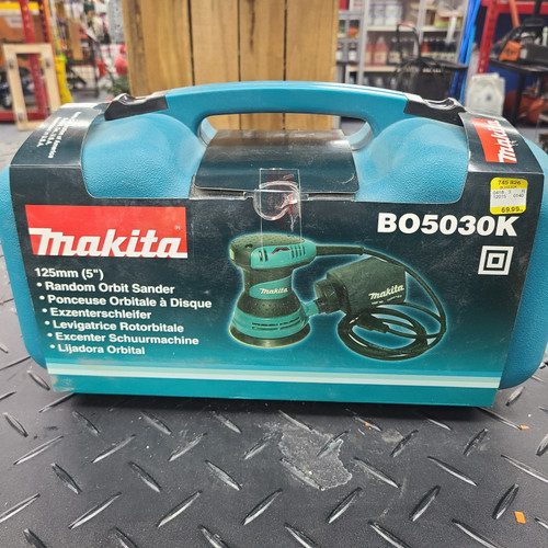 Makita 5" Random Orbit Sander, with Tool Case