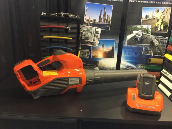 Husqvarna Cordless 320iB 40V Handheld Leaf Blower (Battery/Charger Included) New Sales Floor Model
