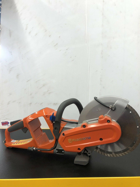 New Husqvarna New Electric 9" Saw, With Rechargeable Battery Used Blade Included