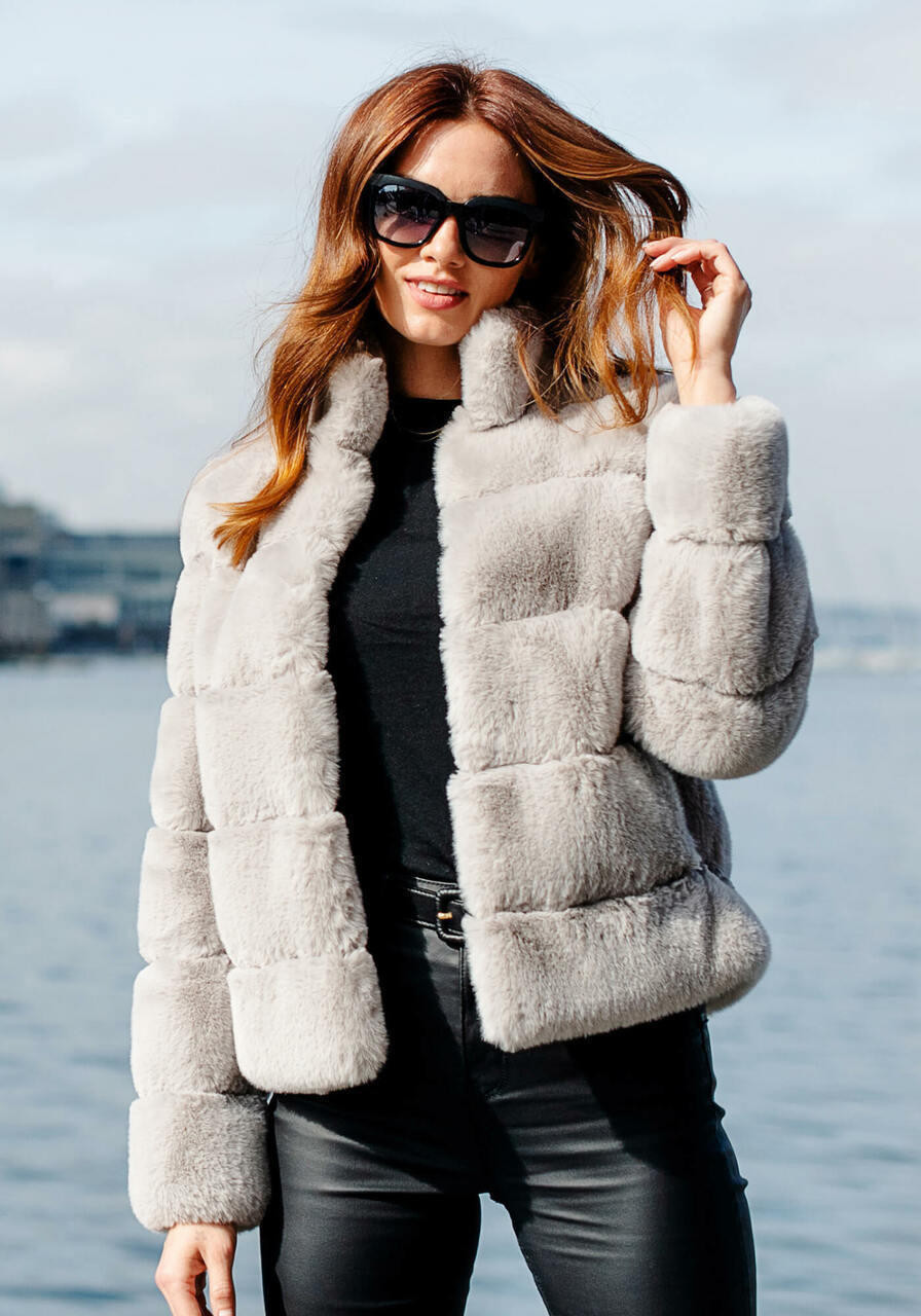 Fab Fashion Fix  Fur coats women, Fur fashion, Winter coats women