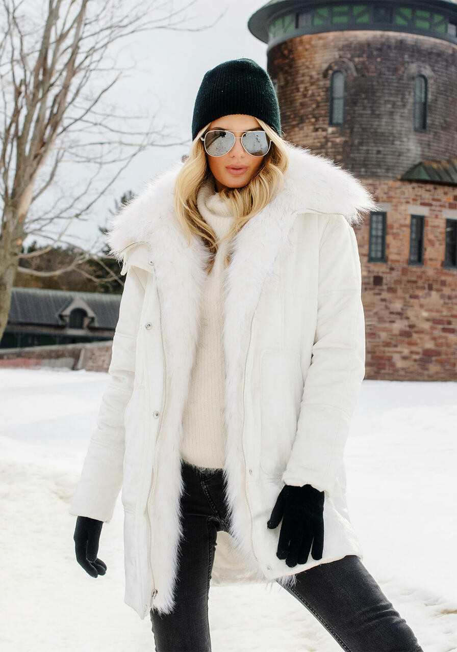 White winter clearance jacket outfit