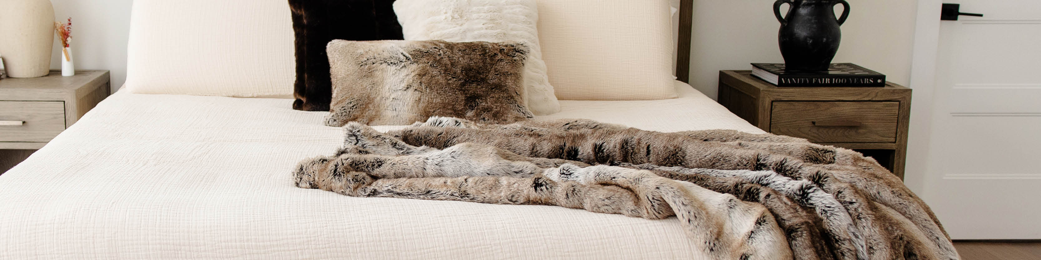 Throw Blankets - Donna Salyers Fabulous-Furs