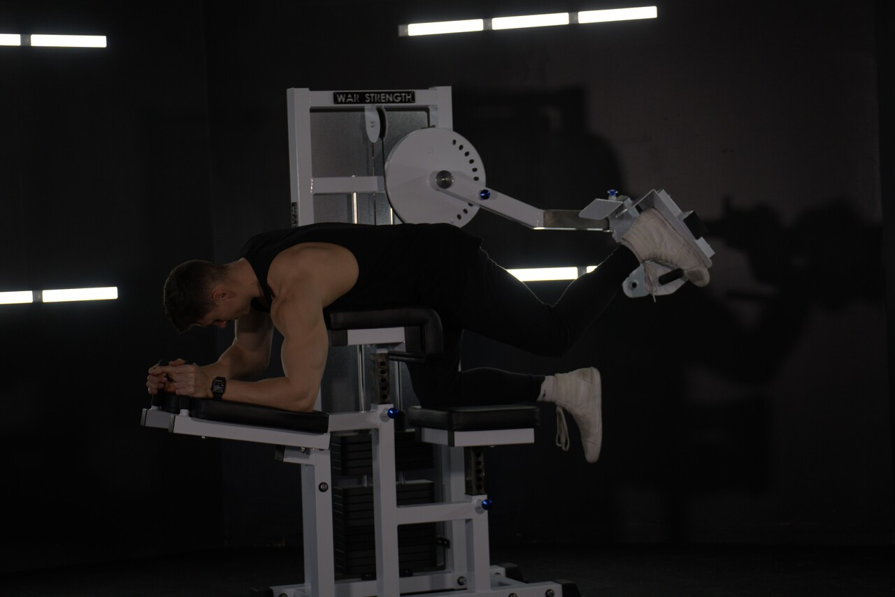 War Strength Glute Kick Back | GymStore.com