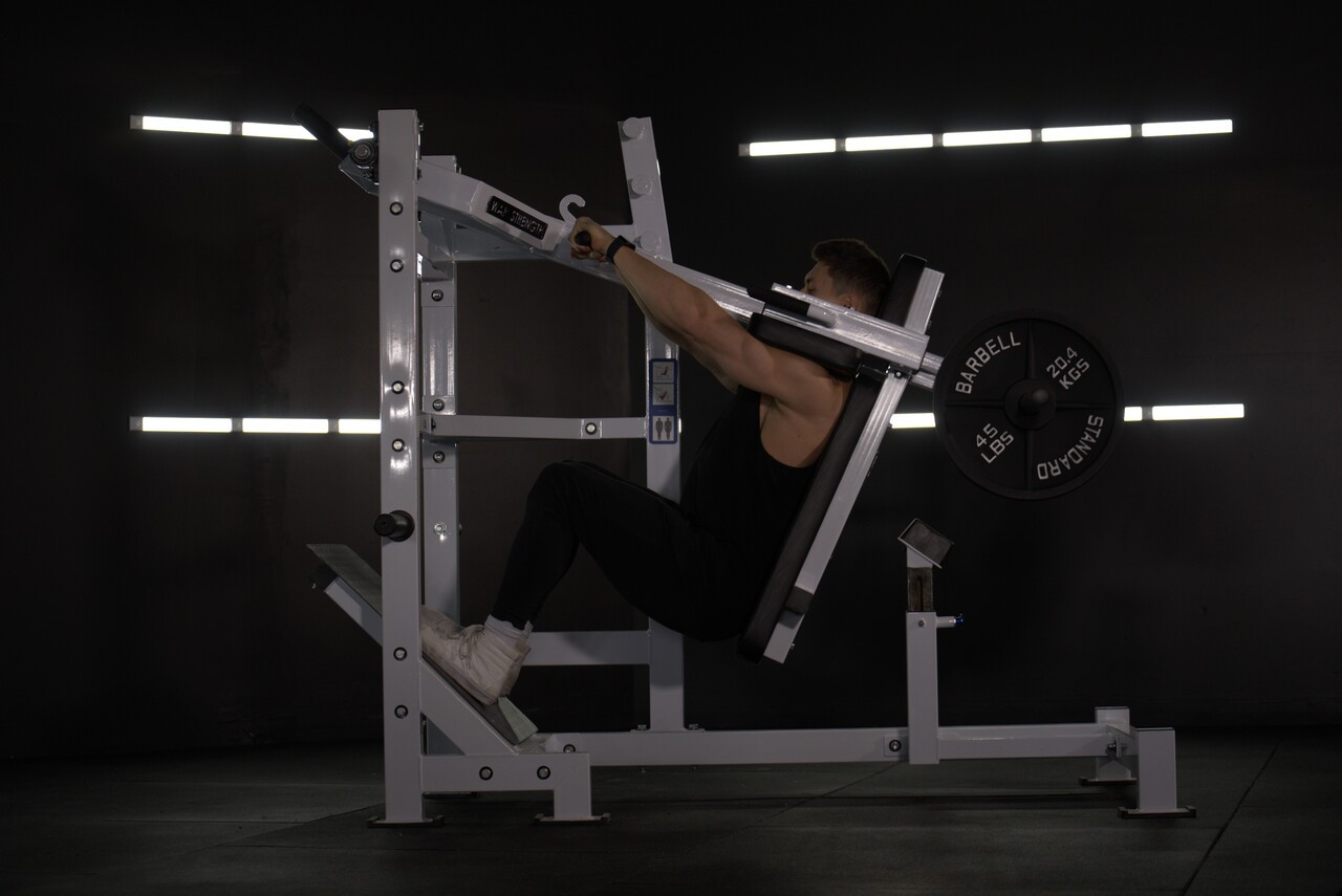 War Strength Pendulum Squat War Strength Pendulum Squat