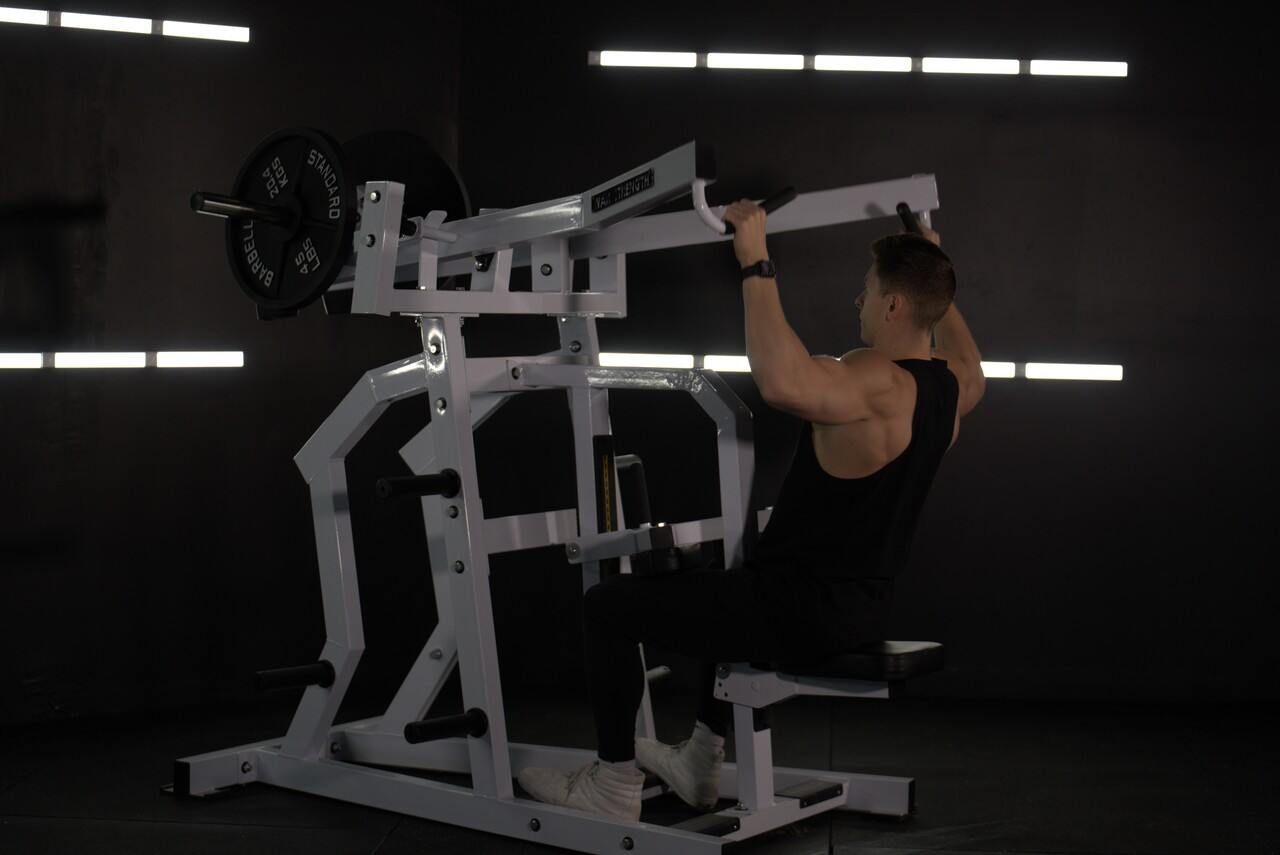 War Strength Iso Lateral Wide Pulldown