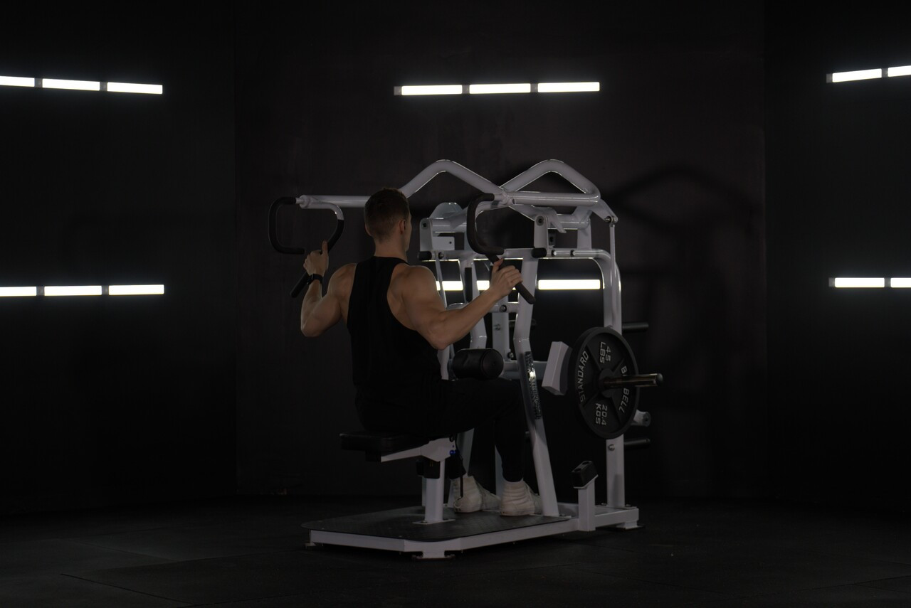 War Strength Iso Lateral Crossing Lat Pulldown War Strength Iso Lateral Crossing Lat Pulldown