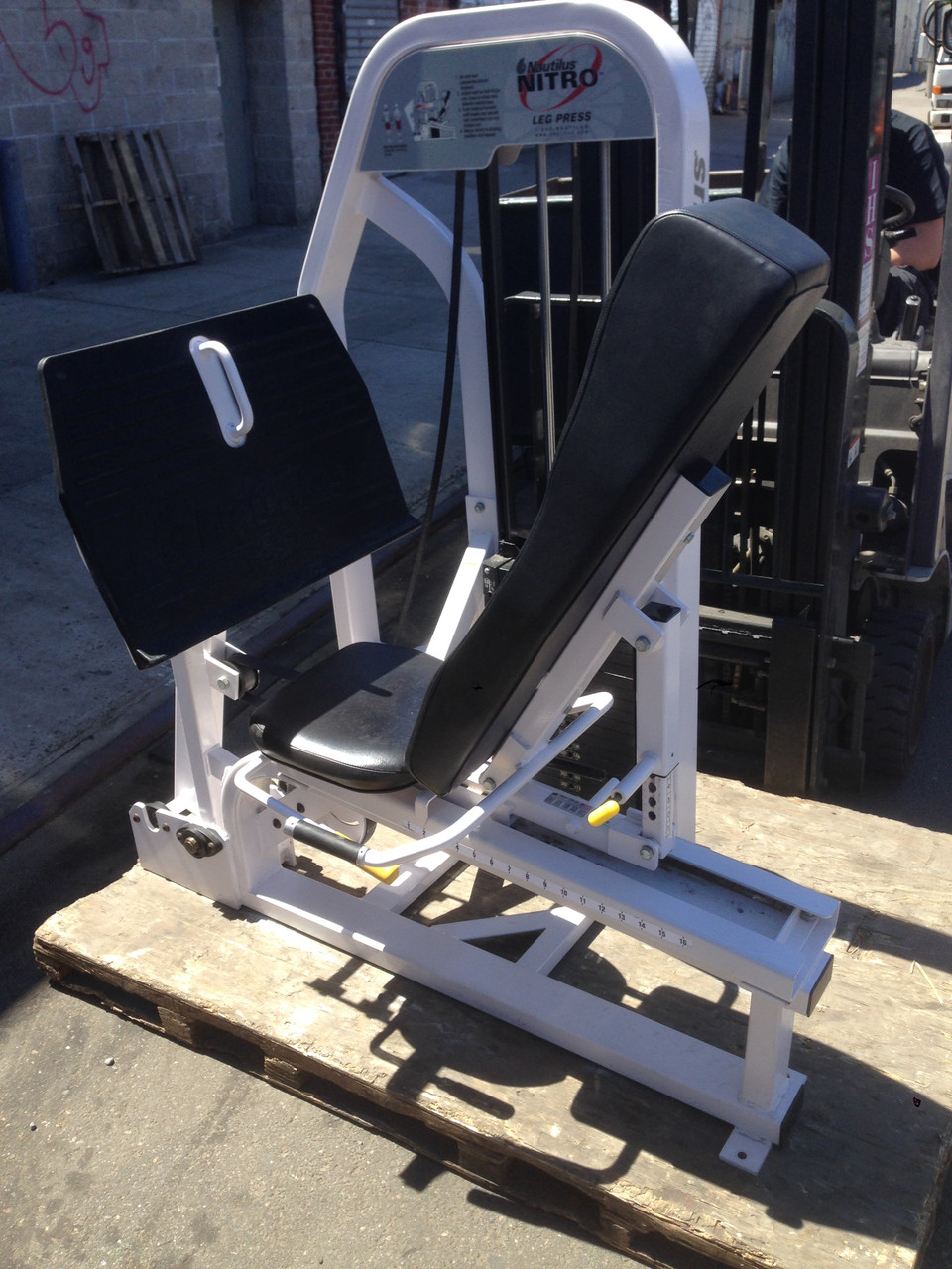 Nautilus Nitro Leg Press Seated