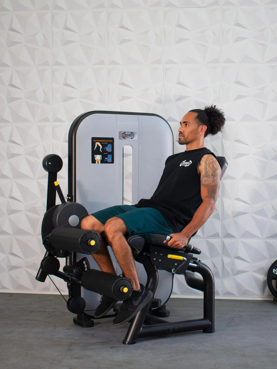 Muscle D Fitness - Vogue Series Selectorized Leg Extension / Seated Leg Curl Combo Machine