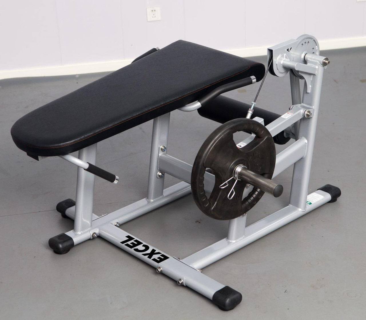 Muscle D - Excel Base Leg Extension / Leg Curl Combo Machine