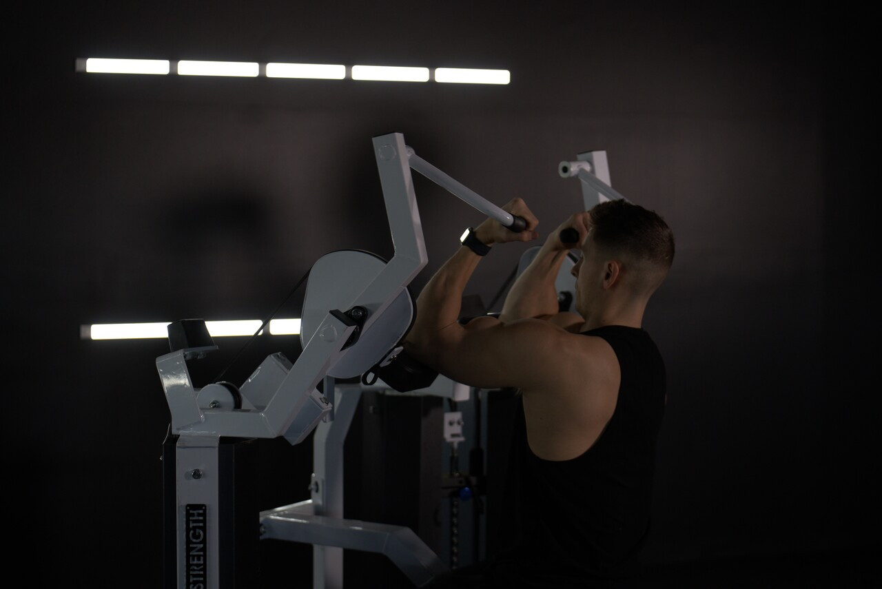 War Strength Iso High Bicep Curl