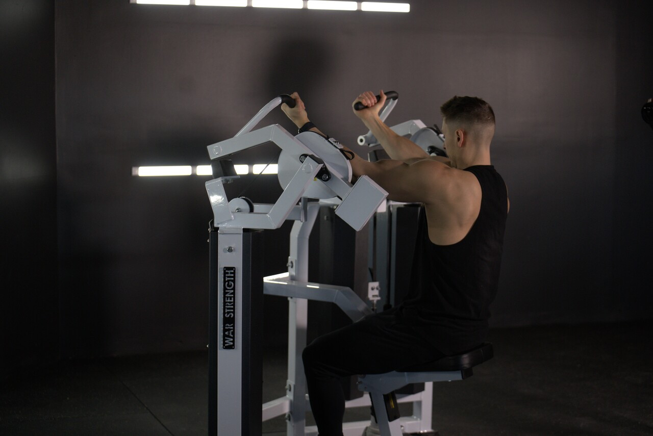 War Strength Iso High Bicep Curl