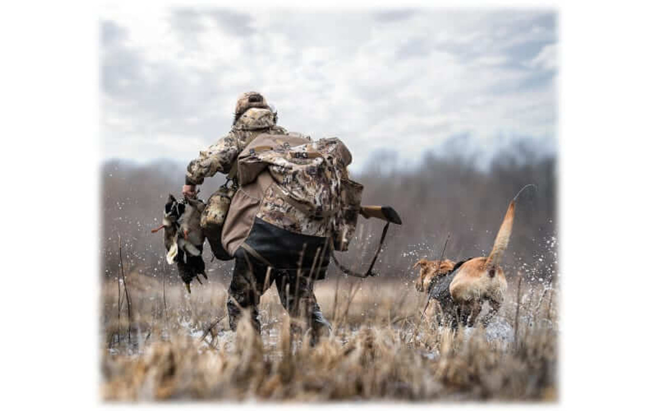 Rig'Em Right Refuge Runner Decoy Bag - Gore Optifade Concealment Waterfowl Marsh. CHICKEN PIECES.